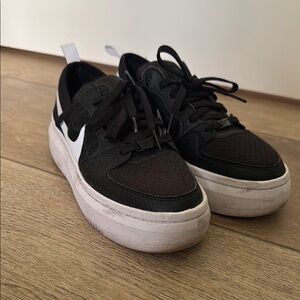 Nike Women's Athletic Shoes - Black and White